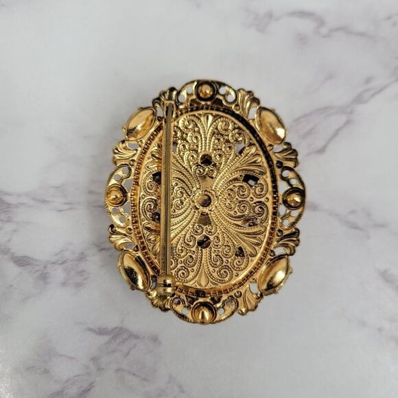 West Germany Vintage Elegant Green and Gold Jewelry Set Brooch Clip On Earrings - Picture 11 of 15